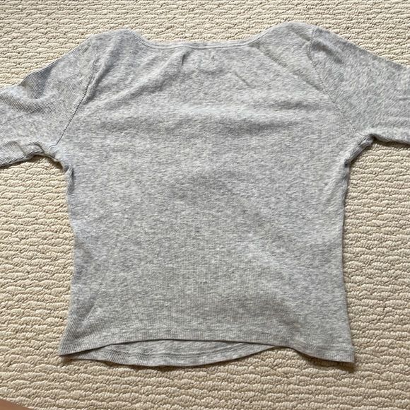 Hollister Grey Waffle Slightly Cropped Long Sleeve Tee - Picture 4 of 4